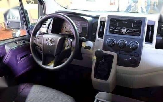 The all new Toyota Hiace commuter deluxe 2019-4