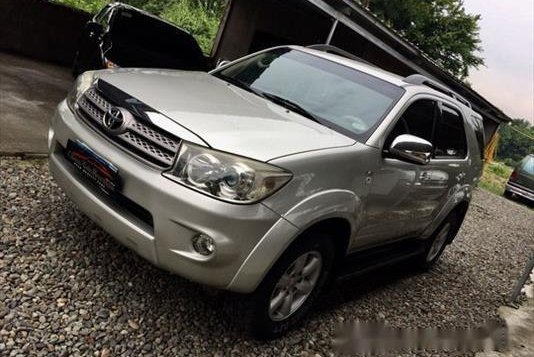 Toyota Fortuner 2010 G AT for sale-1