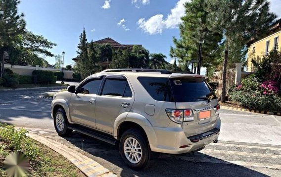 2013 model Toyota Fortuner 4x2 Automatic Diesel With 3TV-DVD-2