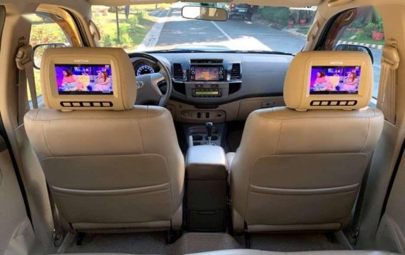 2013 model Toyota Fortuner 4x2 Automatic Diesel With 3TV-DVD-5
