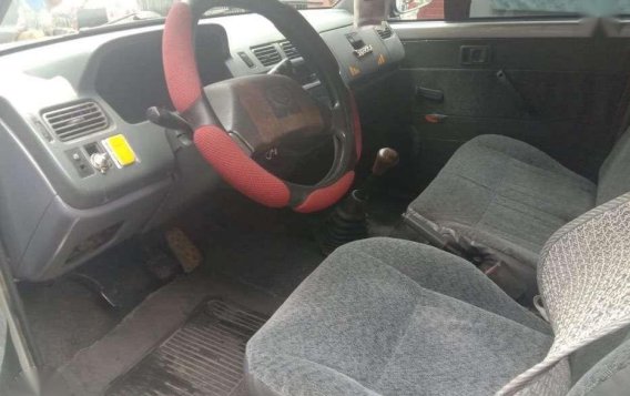 2004 Toyota Revo GL  Manual transmission-4