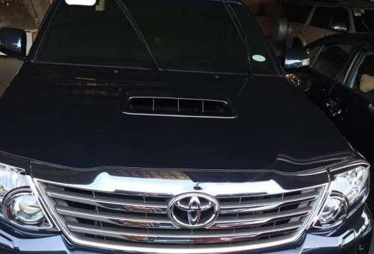 TOYOTA Fortuner V emerald green 2015 top of the line black edition-3