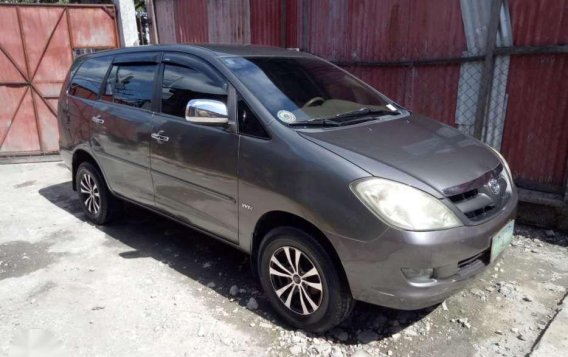 SELLING TOYOTA Innova G 2005 AT