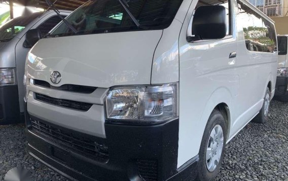 2017 Toyota Hiace 3.0 Commuter Manual White Ltd Ed