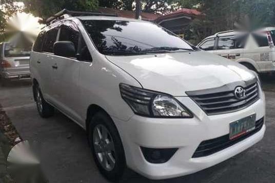 Selling our 2013 Toyota Innova 2.5 E look Diesel-8