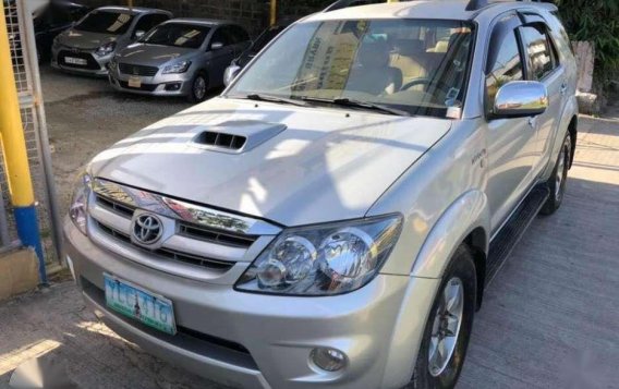 Toyota Fortuner V 2006 for sale -9