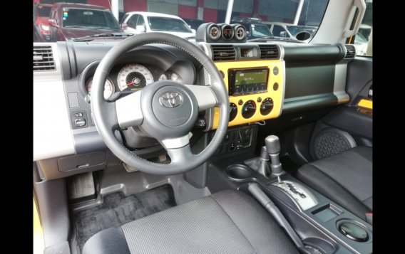 2015 Toyota FJ Cruiser 4.0L AT Gasoline-4