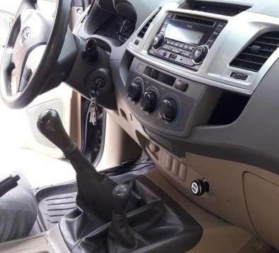 Toyota Hilux 4x4 2012 for sale-4