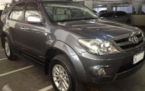 Toyota Fortuner G 2007 Matic Like New Condition -2
