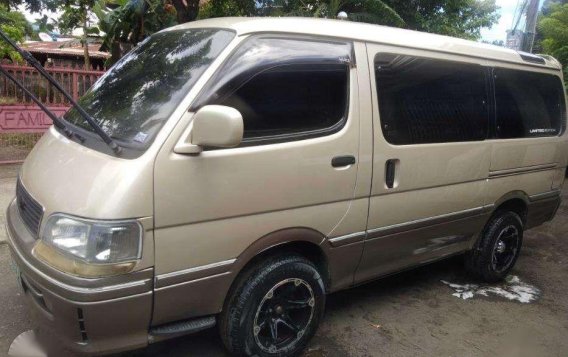 Toyota Hi Ace Fresh in and out gagamitin na lang 2010