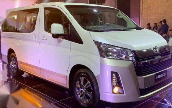 Toyota Hiace Commuter Deluxe 2019-3
