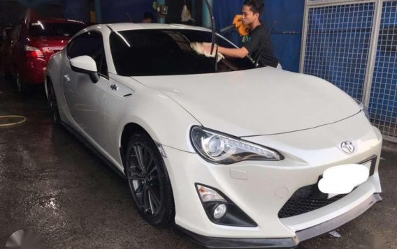 For Sale 2014 Toyota 86 Satin Pearl White-2