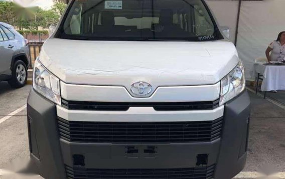 Toyota Hiace Commuter Deluxe 2019-4
