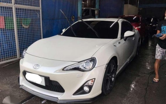 For Sale 2014 Toyota 86 Satin Pearl White-3