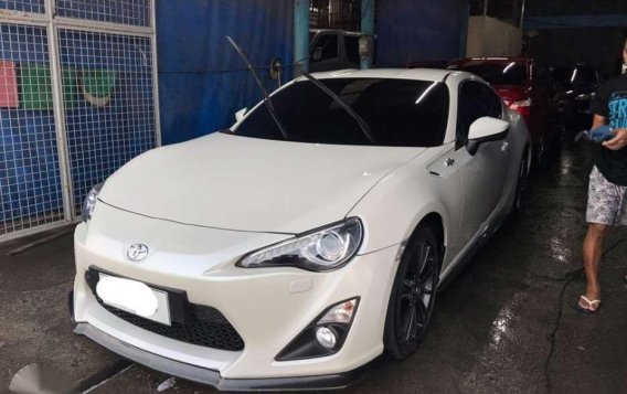 For Sale 2014 Toyota 86 Satin Pearl White-3