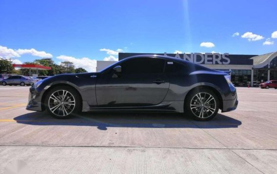 2016 Toyota GT 86 TRD automatic low mileage like new-4