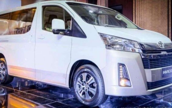 Toyota Hiace Commuter Deluxe 2019-1