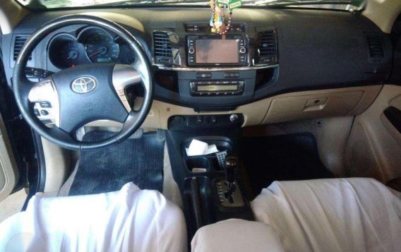 Toyota Fortuner 2014 V 4x2 matic for sale -9