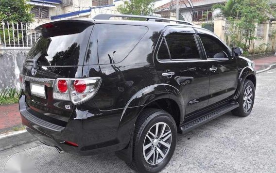 2014 Toyota Fortuner V Diesel AT Casa Maintained-1