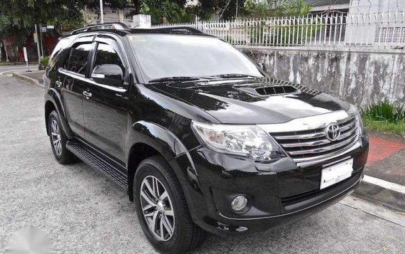 2014 Toyota Fortuner V Diesel AT Casa Maintained
