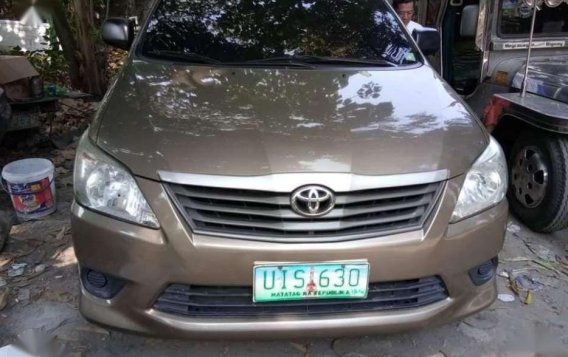 For sale TOYOTA Innova E 2012 model manual transmission-1