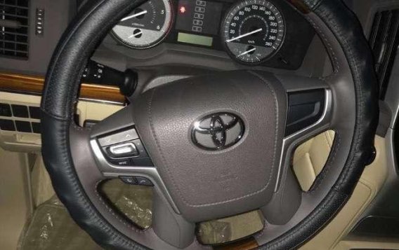 2017 Toyota LAND CRUISER VX 200 Dubai-6