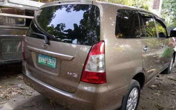 For sale TOYOTA Innova E 2012 model manual transmission-3