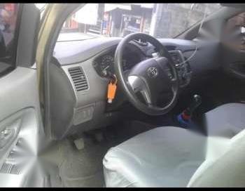 For sale TOYOTA Innova E 2012 model manual transmission-7