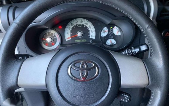 2014 Toyota FJ Cruiser AT 4x4 1st owned lady driven