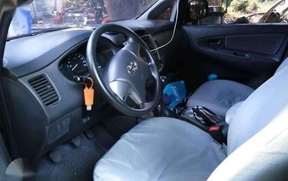 For sale TOYOTA Innova E 2012 model manual transmission-6