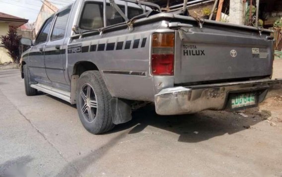 Toyota Hilux 1998 model manual 4x2 for sale-2