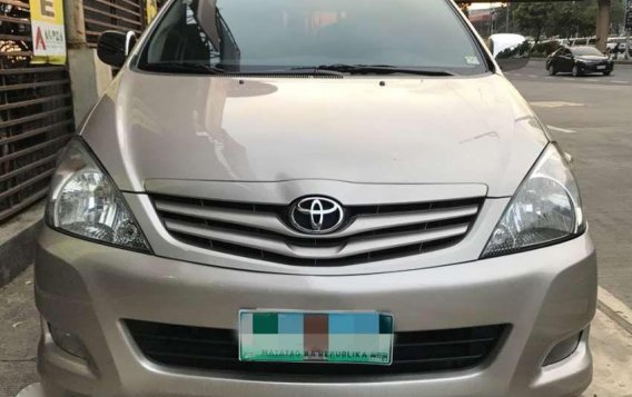 2011 TOYOTA Innova Manual Diesel