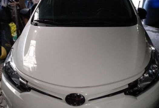 Selling Toyota Vios white 2015