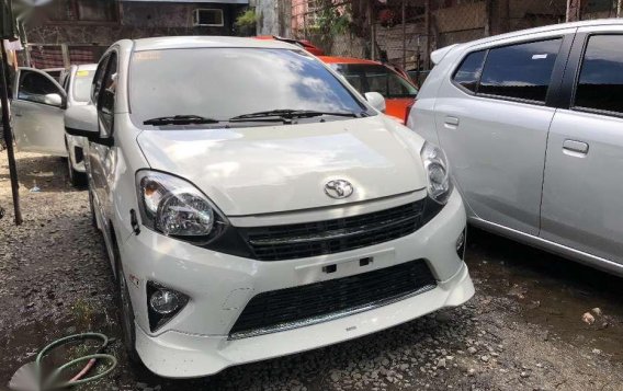 2016 Toyota Wigo 1.0 G TRD Automatic White Color-4