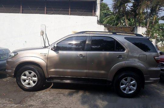 Toyota Fortuner 2010 G AT for sale-2