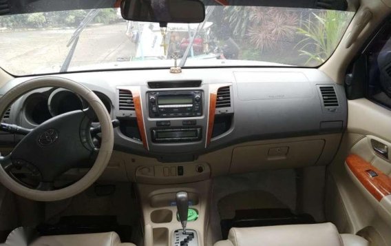 For sale Toyota Fortuner white 2009-2