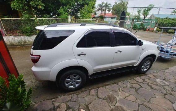 For sale Toyota Fortuner white 2009-5