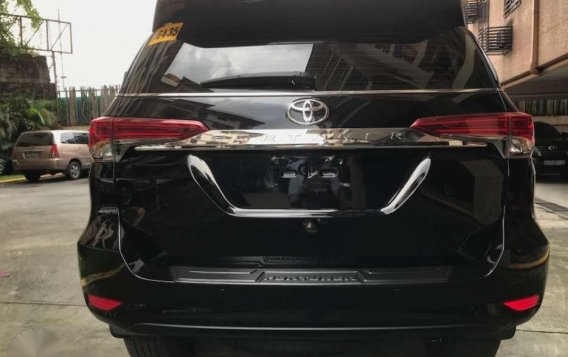 2017 Toyota Fortuner V AT casa maintained-10