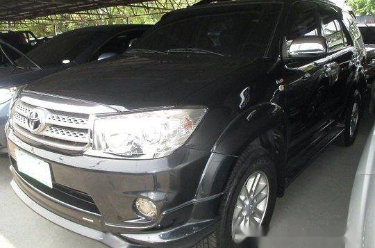 Toyota Fortuner 2011 AT for sale-1