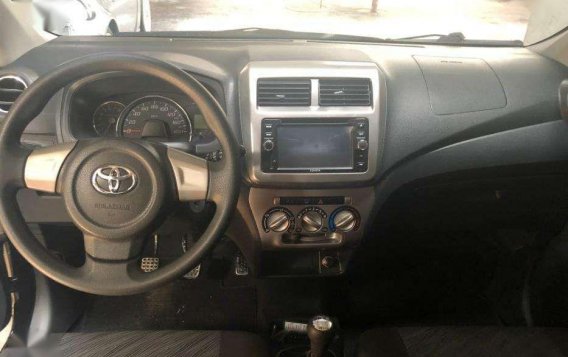 2016 Toyota Wigo 1.0 G Manual Blue Hatchback-5