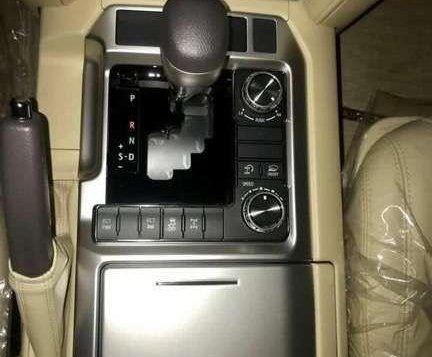 Toyota LAND CRUISER VX 200 Dubai AT 2017 -8