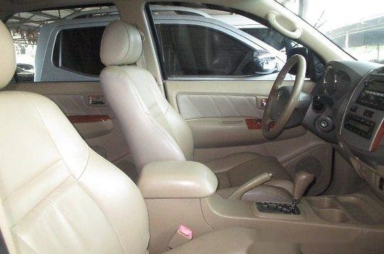 Toyota Fortuner 2011 AT for sale-6