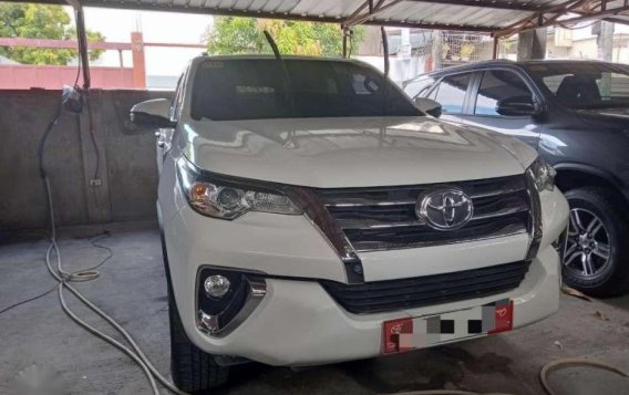 2018 Toyota Fortuner 2.4G 4x2 diesel automatic newlook WHITE