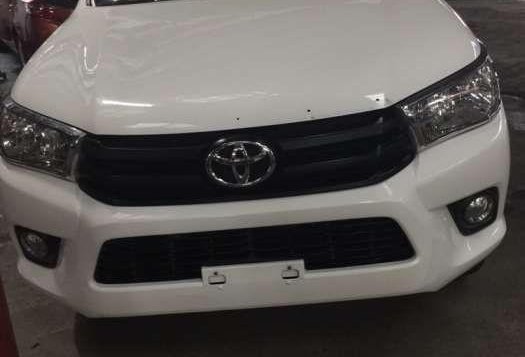 2016 Toyota Hilux G manual white for sale