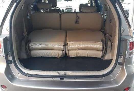 Toyota Fortuner 2006 4x4 diesel matic for sale -3