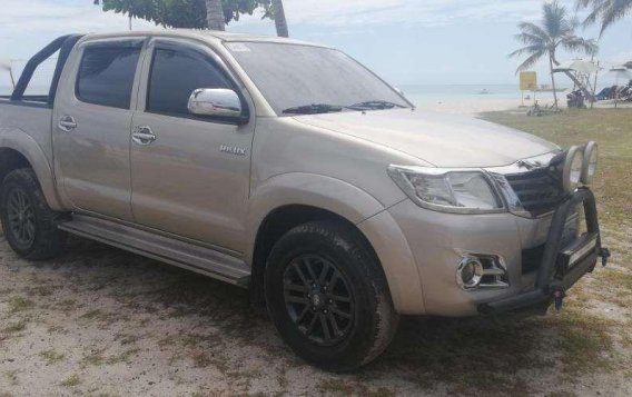 FOR SALE Toyota Hilux 2012 4x2-3