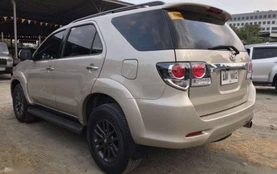 Toyota Fortuner V 2015 AT for sale -4