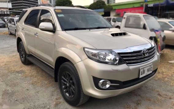 Toyota Fortuner V 2015 AT for sale -2