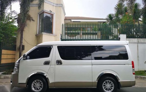 2014 Toyota Hiace Super Grandia Automatic 2 tone original-1