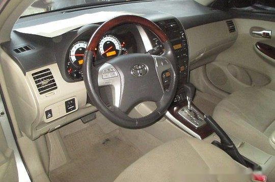 Toyota Corolla Altis 2013 V AT for sale-3